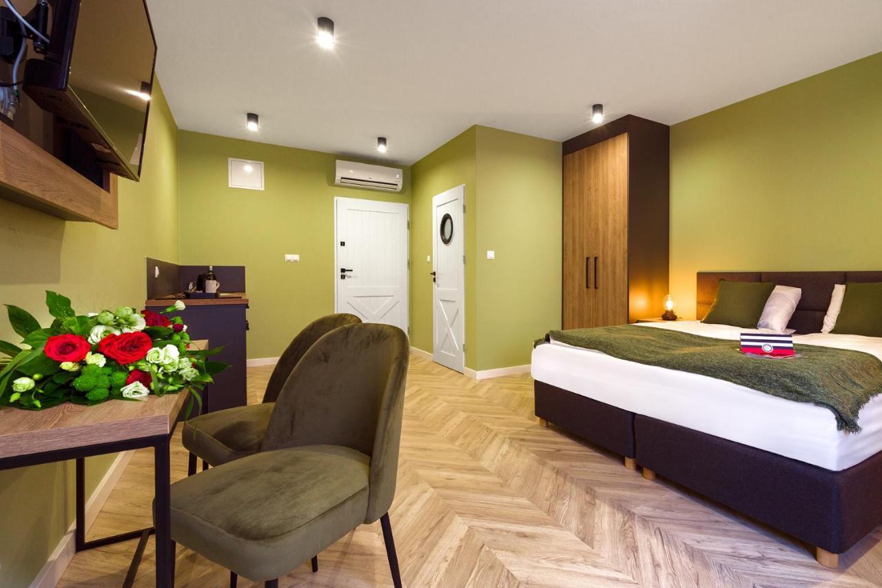 Kamienica Portowa Aparthotel Mikołajki Exteriör bild