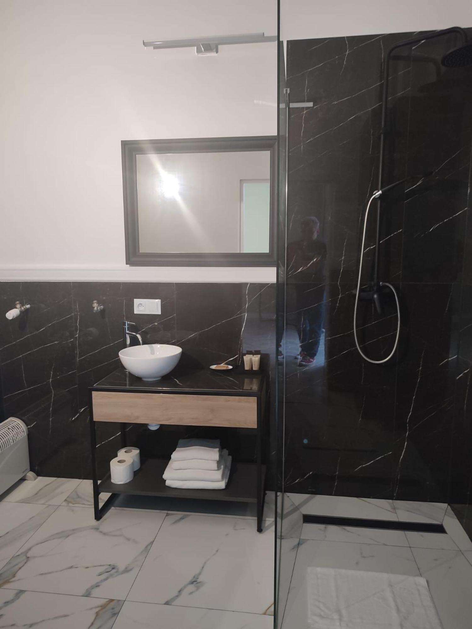 Kamienica Portowa Aparthotel Mikołajki Exteriör bild